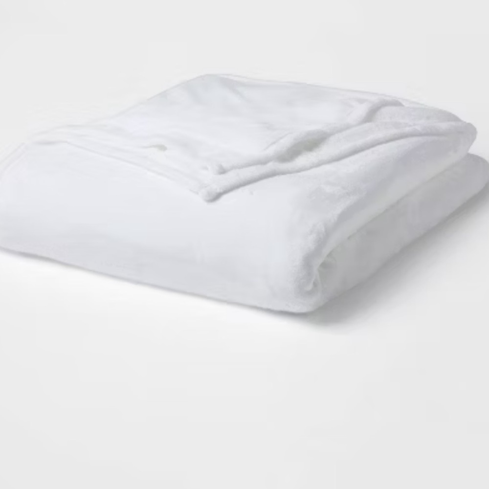 Full/Queen Solid Plush Bed Blanket True White - Room Essentials
